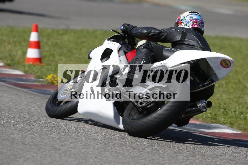 /Archiv-2024/29 12.06.2024 MOTO.CH Track Day ADR/Gruppe gelb/backside